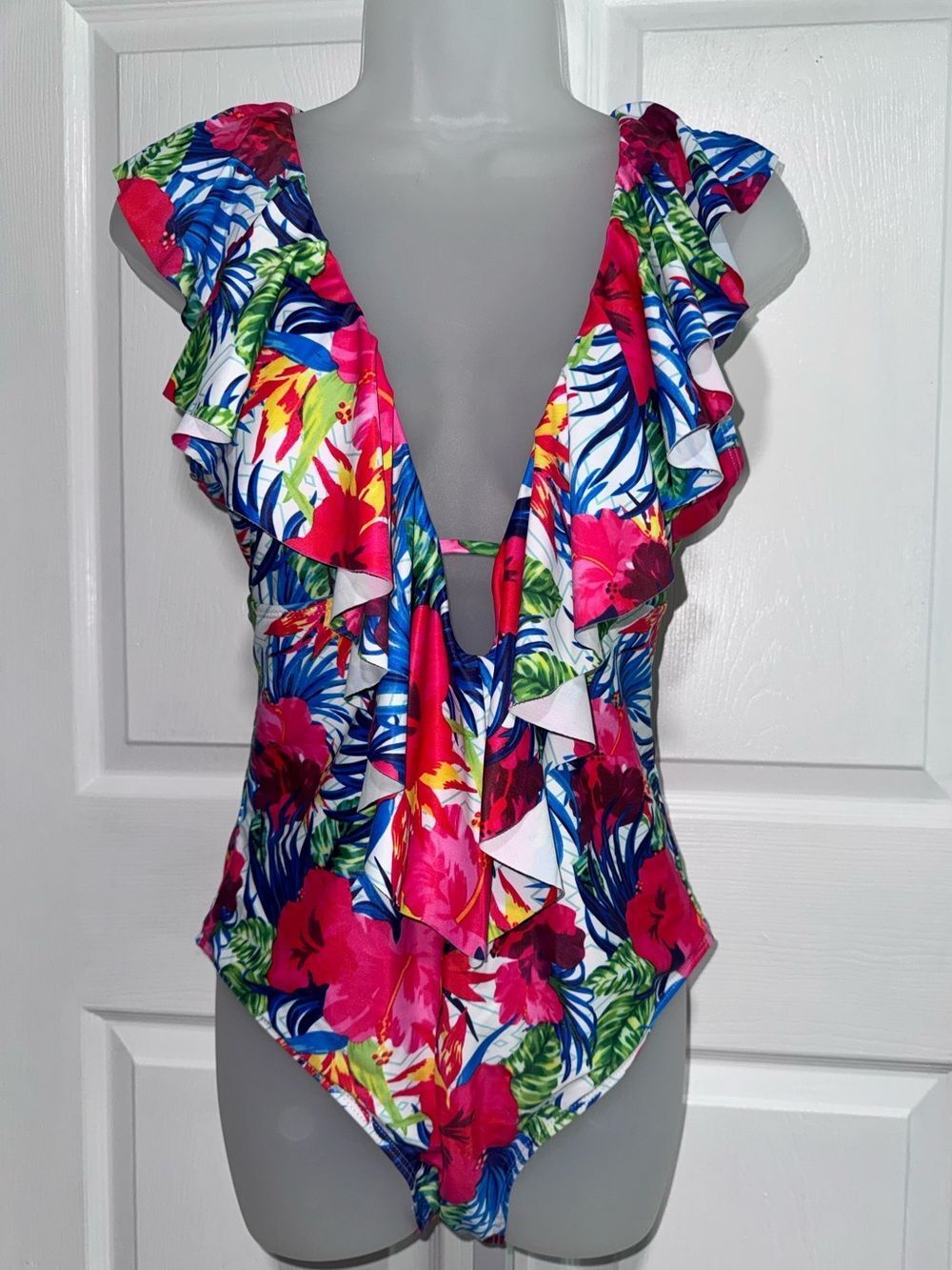 SPORLIKE V-Neck Floral Ruffle One-Piece Swimsuit - Picture 3 of 8
